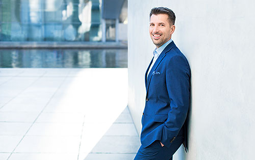 Business Portrait Mann Outdoor On location Berlin Hamburg