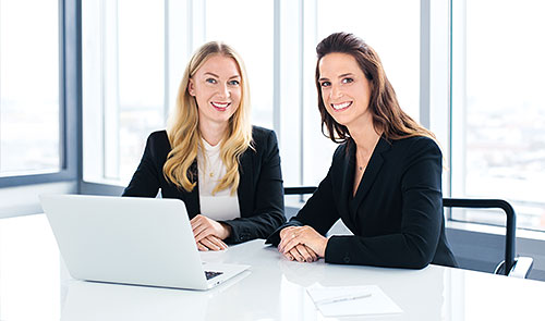 Business Portrait Frauen  Office  On location Berlin Hamburg