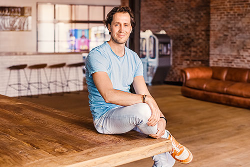 Business Portrait Mann Office  On location Berlin Hamburg