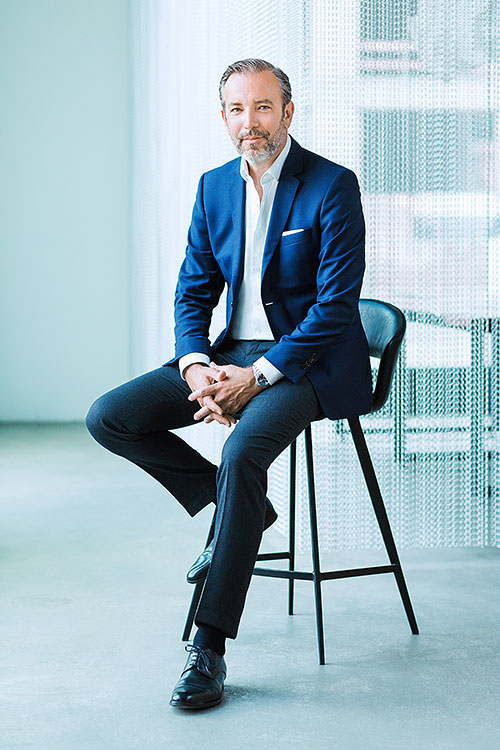 Business Portrait Mann Office On location Berlin Hamburg